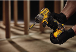Шурупокрут акумуляторний безщітковий DeWALT DCF601N замовити