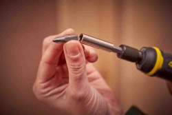 Отвертка - набор аккумуляторная Power-Assist, 4В, 1.5 Ач STANLEY FMHT66719-0 в интернет-магазине