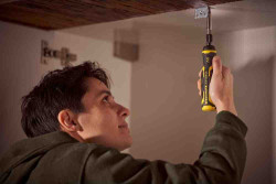 Отвертка - набор аккумуляторная Power-Assist, 4В, 1.5 Ач STANLEY FMHT66719-0 