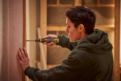 Отвертка - набор аккумуляторная Power-Assist, 4В, 1.5 Ач STANLEY FMHT66719-0 