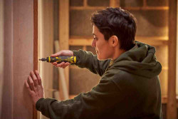 Отвертка - набор аккумуляторная Power-Assist, 4В, 1.5 Ач STANLEY FMHT66719-0 