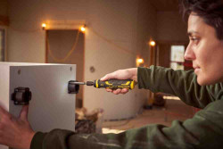 Отвертка - набор аккумуляторная Power-Assist, 4В, 1.5 Ач STANLEY FMHT66719-0 