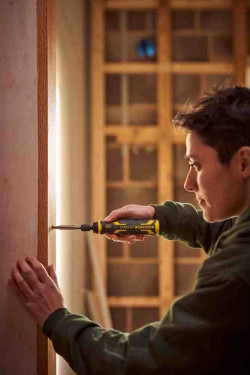 Отвертка - набор аккумуляторная Power-Assist, 4В, 1.5 Ач STANLEY FMHT66719-0 