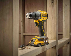 Дриль-шуруповерт акумуляторний безщітковий DeWALT DCD794D2T в Україні
