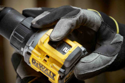 Дрель-шуруповёрт аккумуляторная бесщёточная DeWALT DCD794NT фото