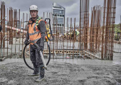 Вібратор-наплічник глибинний акумуляторний POWERSHIFT DeWALT DCPS310N фото