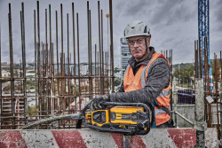 Вібратор-силовий модуль глибинний акумуляторний POWERSHIFT DeWALT DCPS320N замовити