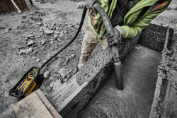 Вібратор-силовий модуль глибинний акумуляторний POWERSHIFT DeWALT DCPS320N знижки