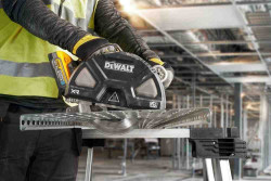 Пилка дискова по металу акумуляторна DeWALT DCS383H2 в Україні