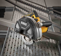 Пила дисковая по металлу аккумуляторная DeWALT DCS383N в интернет-магазине