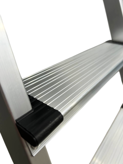 Стремянка односторонняя GTM KMH0104 алюминиевая, 4 ступеньки 790 мм (KMH0104) - фото №4 Стремянка односторонняя GTM KMH0104 алюминиевая, 4 ступеньки 790 мм (KMH0104) заказать