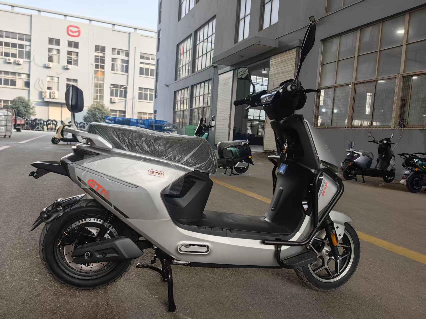 Електроскутер GTM N-MAX 2500 2500W 72V 20Ah