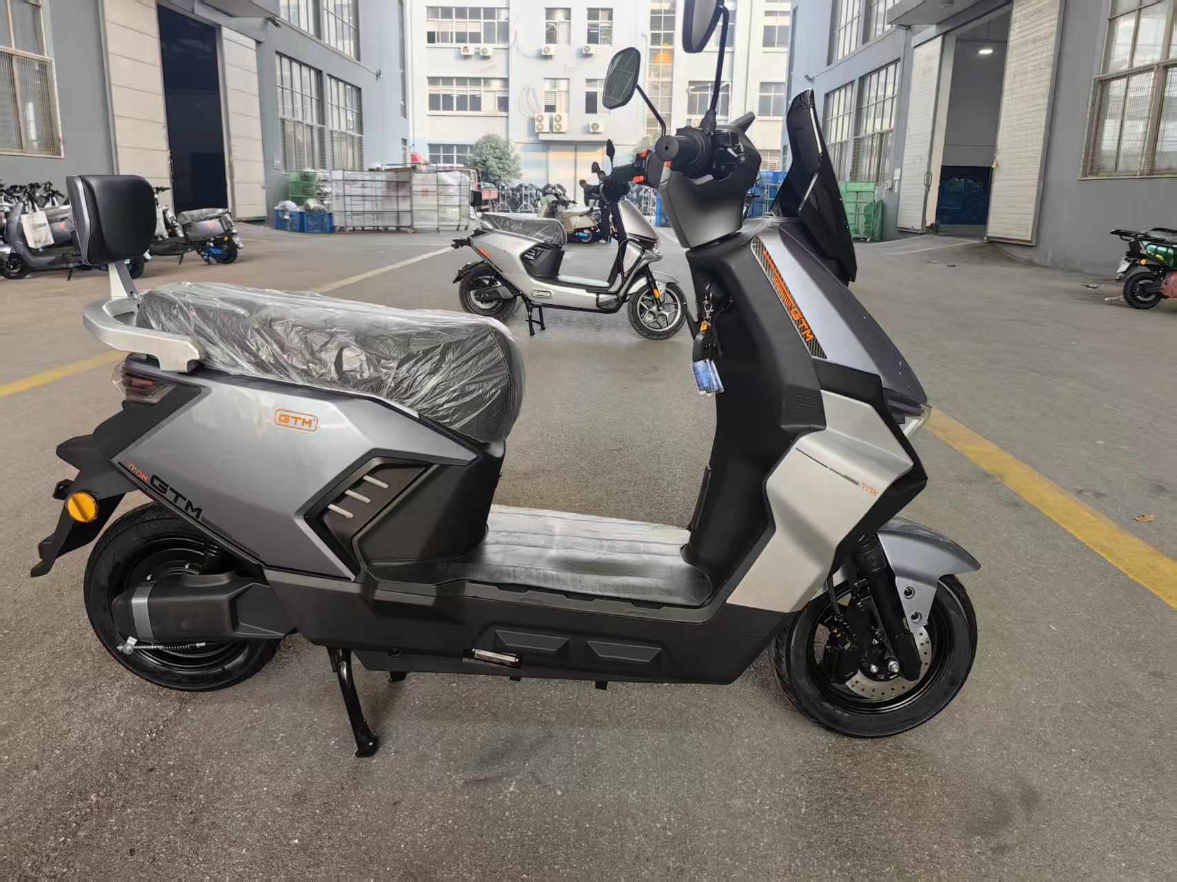 Электроскутер GTM C-EV 1200 1200W 72V 20Ah