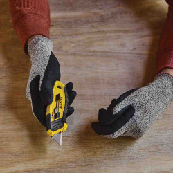 Нож Control-Grip длиной 132 мм с выдвижным лезвием для отделочных работ STANLEY STHT10432-0 заказать