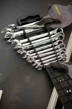 Набор из 12 комбинированных ключей с трещоткой STANLEY STMT82847-0 фото