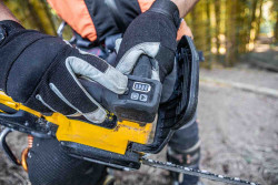 Пилка ланцюгова акумуляторна безщіткова з верхньою рукояткою DeWALT DCMCST635X1 акція