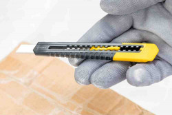 Ніж SM довжиною 130 мм з лезом шириною 9 мм з сегментами, що відламуються STANLEY 1-10-150 фото