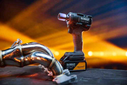 Гайкокрут ударний акумуляторний безщітковий McLaren F1 TEAM SPECIAL EDITION DeWALT DCF92MP2T фото