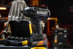 Гайкокрут ударний акумуляторний безщітковий McLaren F1 TEAM SPECIAL EDITION DeWALT DCF99MP2T не дорого