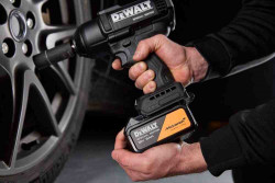 Гайкокрут ударний акумуляторний безщітковий McLaren F1 TEAM SPECIAL EDITION DeWALT DCF99MP2T фото