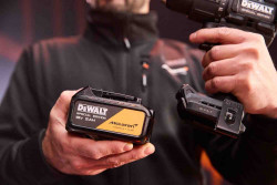 Дриль-шурупокрут ударний McLaren F1 TEAM SPECIAL EDITION DeWALT DCD86MP1T замовити