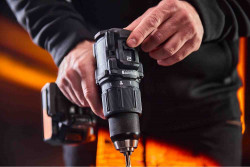 Дриль-шурупокрут ударний McLaren F1 TEAM SPECIAL EDITION DeWALT DCD86MP1T не дорого