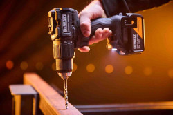 Дриль-шурупокрут ударний McLaren F1 TEAM SPECIAL EDITION DeWALT DCD86MP2KT в Україні