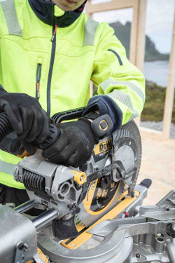 Пилка торцювальна акумуляторна безщіткова DeWALT DCS782N замовити