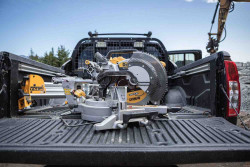 Пилка торцювальна акумуляторна безщіткова DeWALT DCS782N знижки