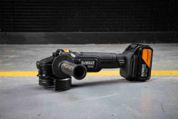 Шлифмашина угловая - болгарка аккумуляторная бесщёточная McLaren F1 TEAM SPECIAL EDITION DeWALT DCG45MP2T заказать