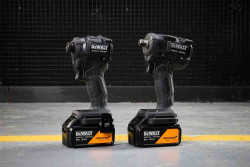 Набор из двух инструментов аккумуляторных бесщеточных McLaren F1 TEAM SPECIAL EDITION DeWALT DCK2224MP2T фото