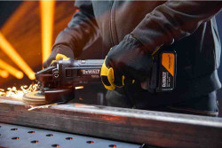 Набор из двух инструментов аккумуляторных бесщеточных McLaren F1 TEAM SPECIAL EDITION DeWALT DCK2225MP2T акция
