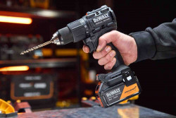 Дрель-шуруповёрт ударная McLaren F1 TEAM SPECIAL EDITION DeWALT DCD86MM1T в Украине