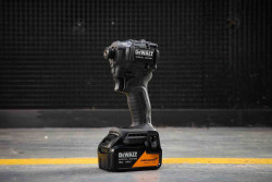 Шуруповёрт ударный McLaren F1 TEAM SPECIAL EDITION DeWALT DCF86MM1T не дорого