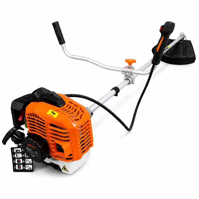 Бензинова мотокоса GTM BCI52U 1.45 кВт з ножем та косильною головкою Tap'n'Go