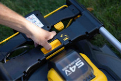 Газонокосарка акумуляторна безщіткова DeWALT DCMWP500KIT в інтернет-магазині