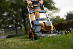 Газонокосарка акумуляторна безщіткова DeWALT DCMWP500KIT Arsenal Grand