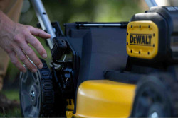 Газонокосарка акумуляторна самохідна безщіткова DeWALT DCMWSP156KIT ціна